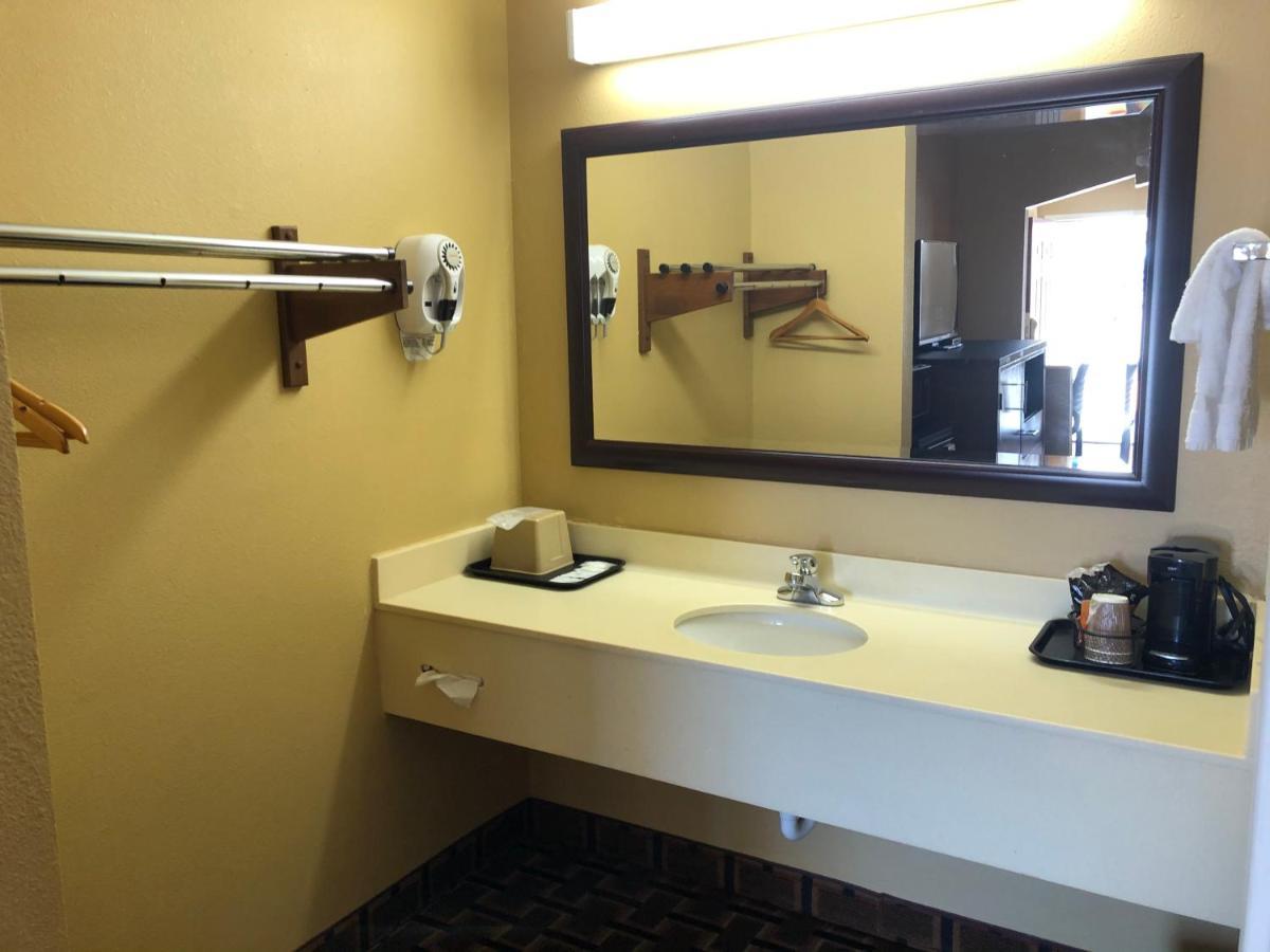 La Grange Executive Inn And Suites 외부 사진