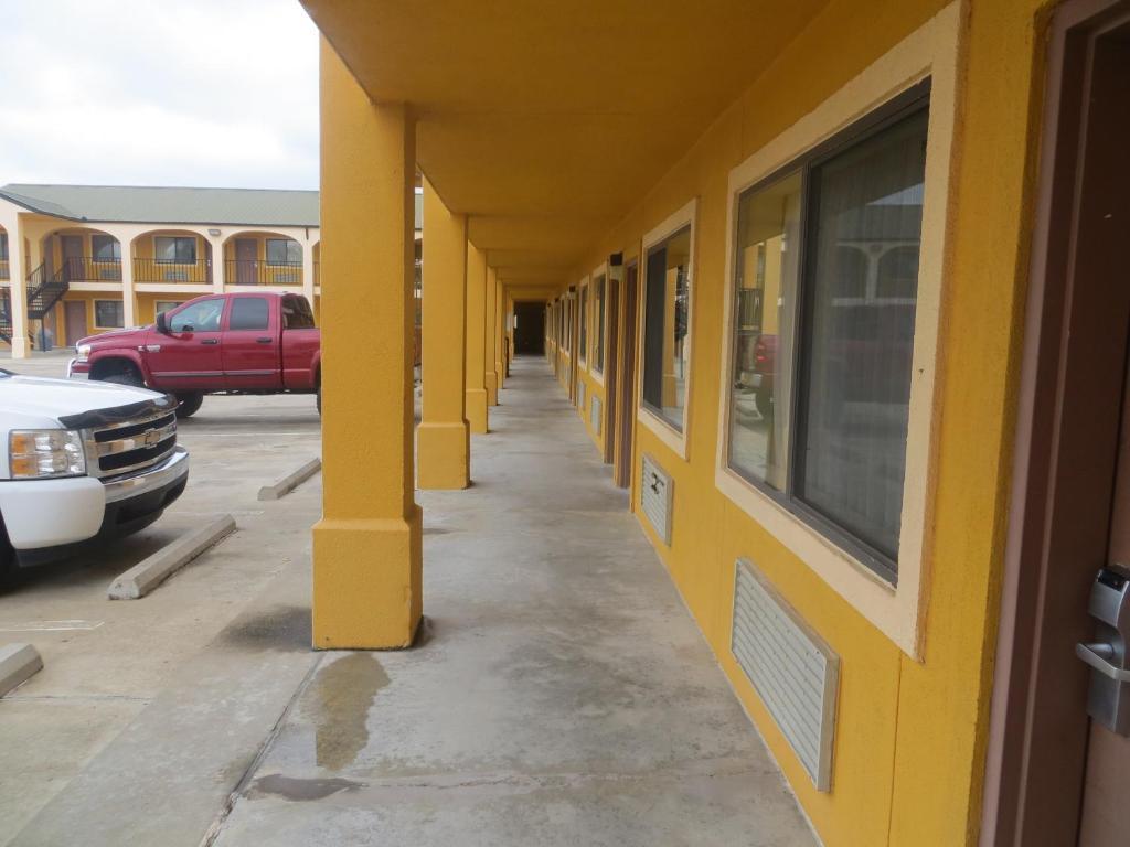 La Grange Executive Inn And Suites 외부 사진